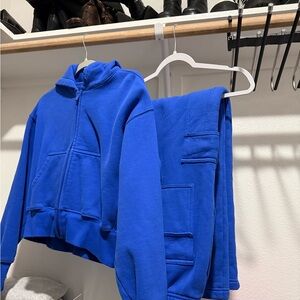 Aritzia Vibrant Blue Women's Set